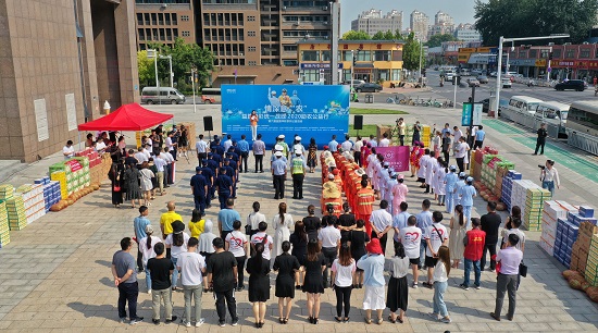 郑州高新区新联会协办第六届益路华彩系列公益活动 为一线劳动者送爱心 